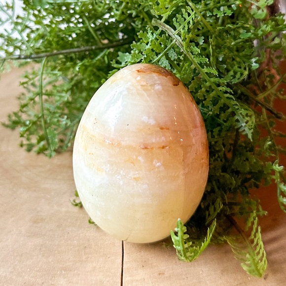 Banded Tan & Brown Carved Onyx Gemstone Crystal Egg Vintage - Picture 4 of 6